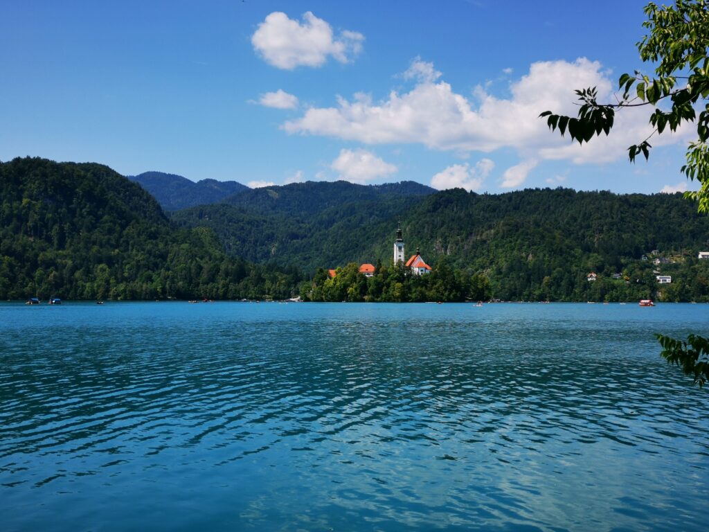 Lago di Bled: vista dell'isola al centro del lago