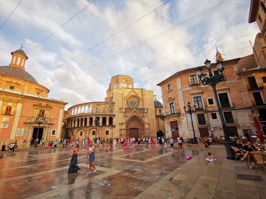 Cosa vedere a Valencia: piazza della Vergine