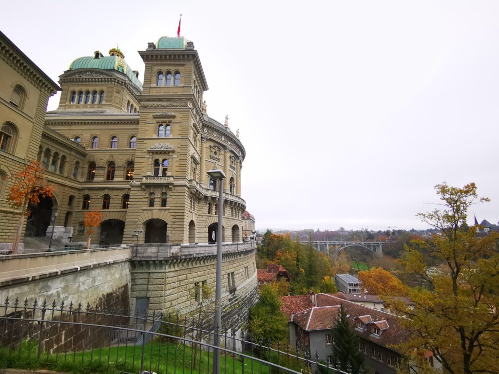 Cosa vedere a Berna: vista panoramica dalle spalle del palazzo federale