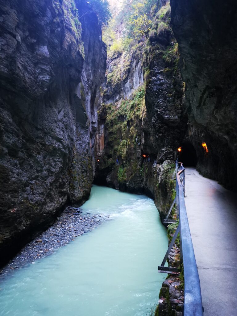 Gola dell'Aare: vista sul fiume e passerella