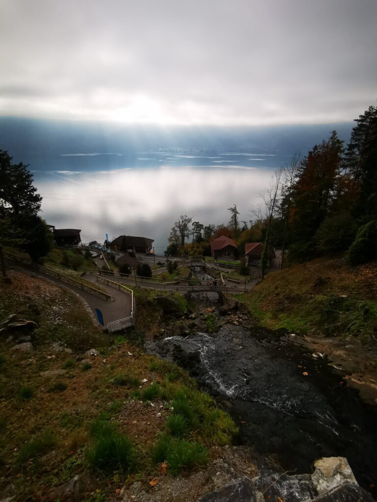 Grotte di San Beato: vista sul Lago di Thun
